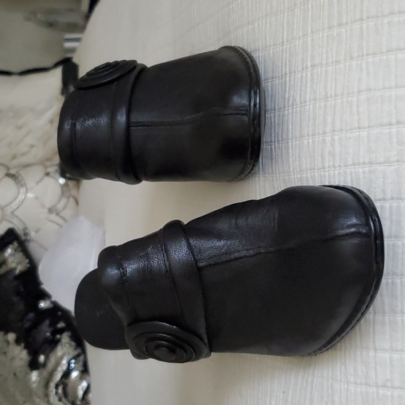 BornThese are great looking slip on mules shoes NWT Hostess Pick ❤️ - Picture 2 of 9